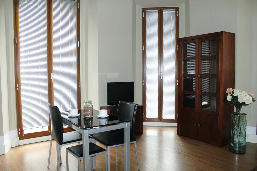 Caesarina Apartment กาเซเรส ภายนอก รูปภาพ