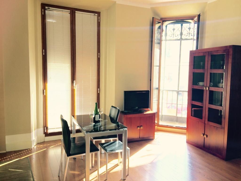 Caesarina Apartment กาเซเรส ภายนอก รูปภาพ
