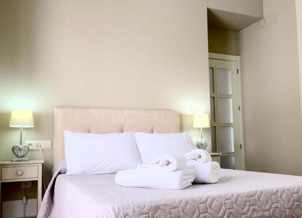 Caesarina Apartment กาเซเรส ภายนอก รูปภาพ